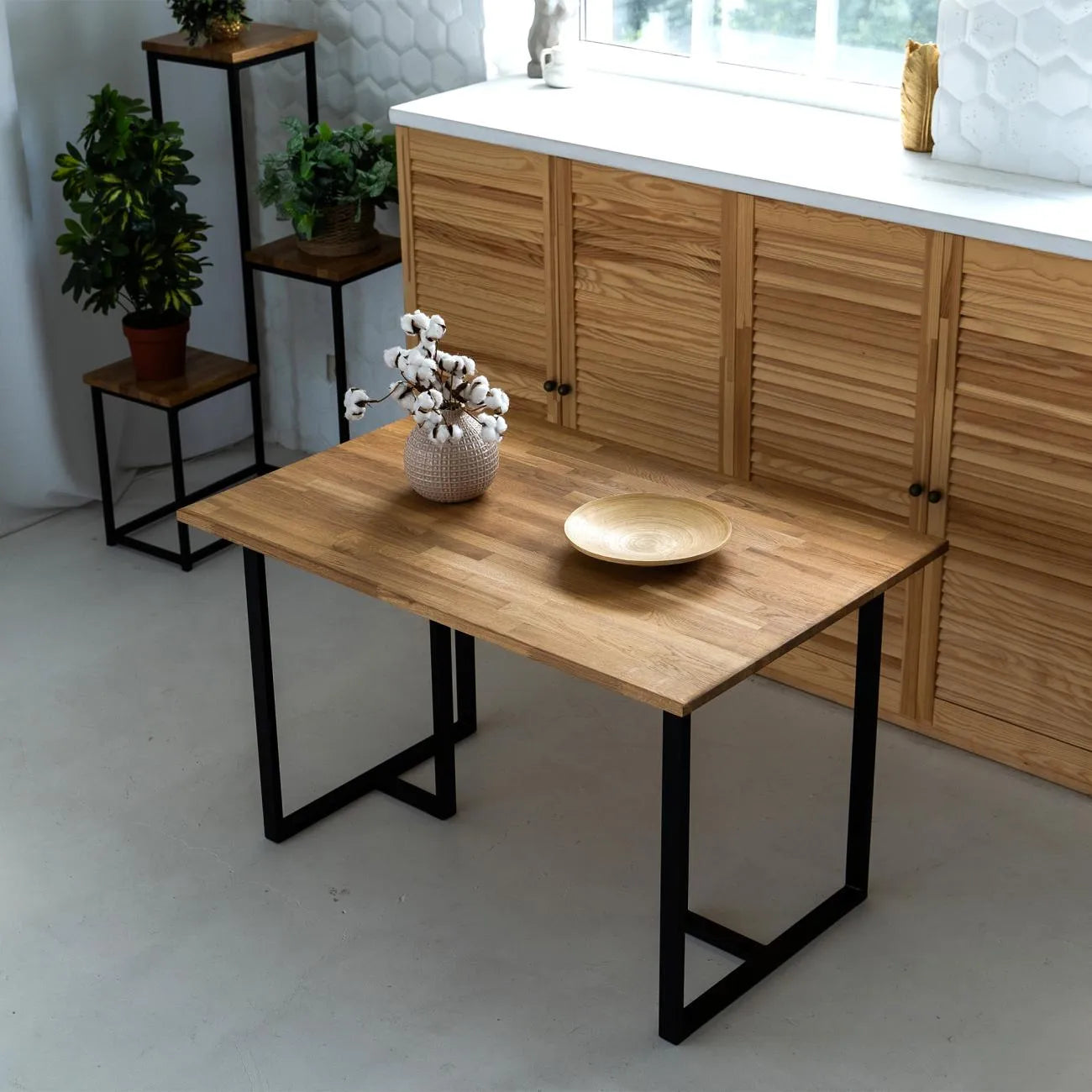 Murphy Dining table