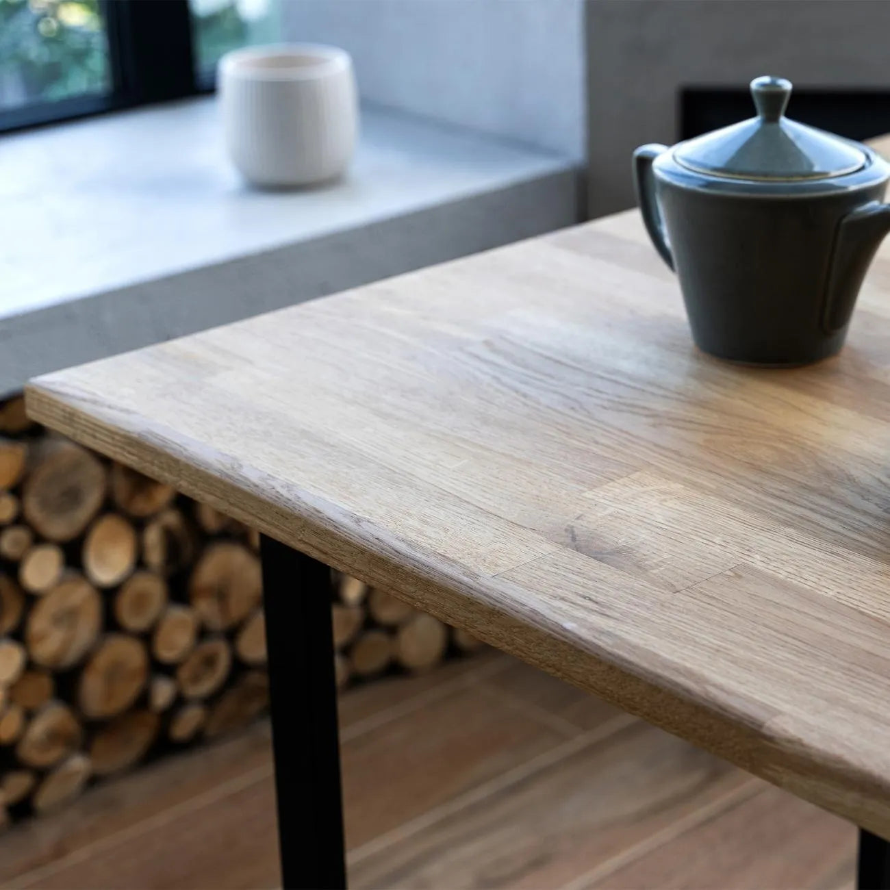 Murphy Dining table